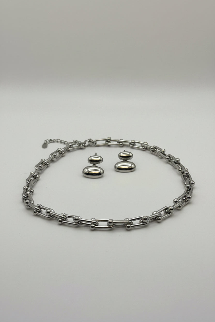 Essia Earrings