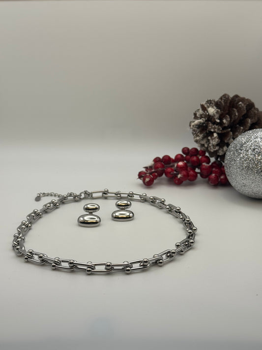 Essia Earrings