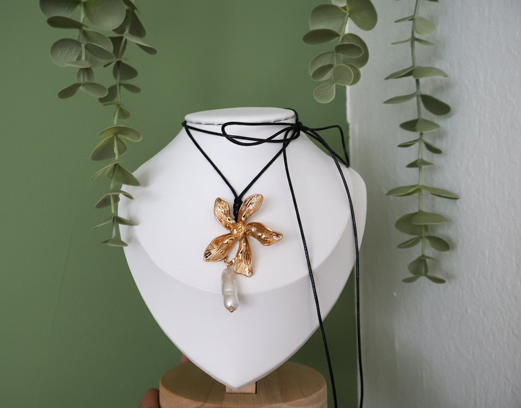 Aiboné Necklace